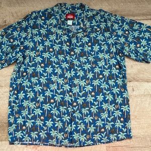 Disney Men’s Button Up Shirt XL